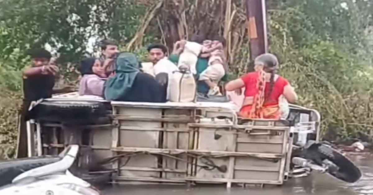 किसी की मौत का इंतजार है! भारी बारिश के कारण खुले नाले में घुसा ऑटो, मचा हड़कंप, कागजों में कब तक दौड़ेगा विकास?