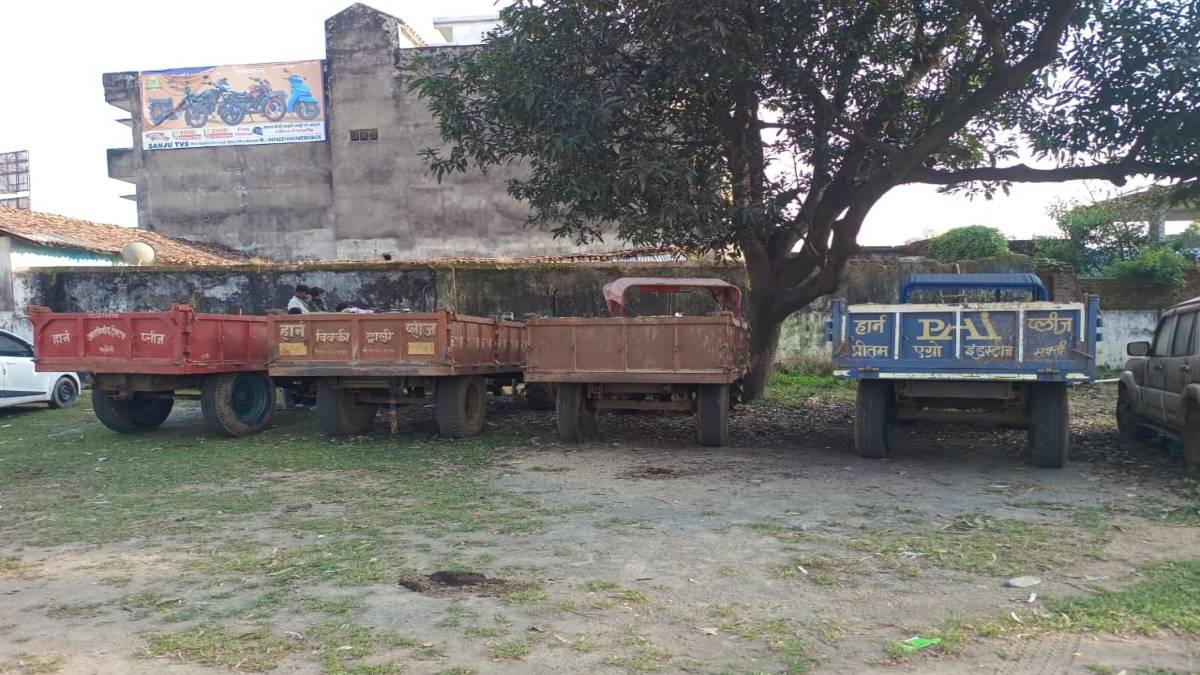 खनिज विभाग की बड़ी कार्रवाई: अवैध रेत परिवहन करते 9 ट्रैक्टर जब्त, रेत माफियाओं में हड़कंप