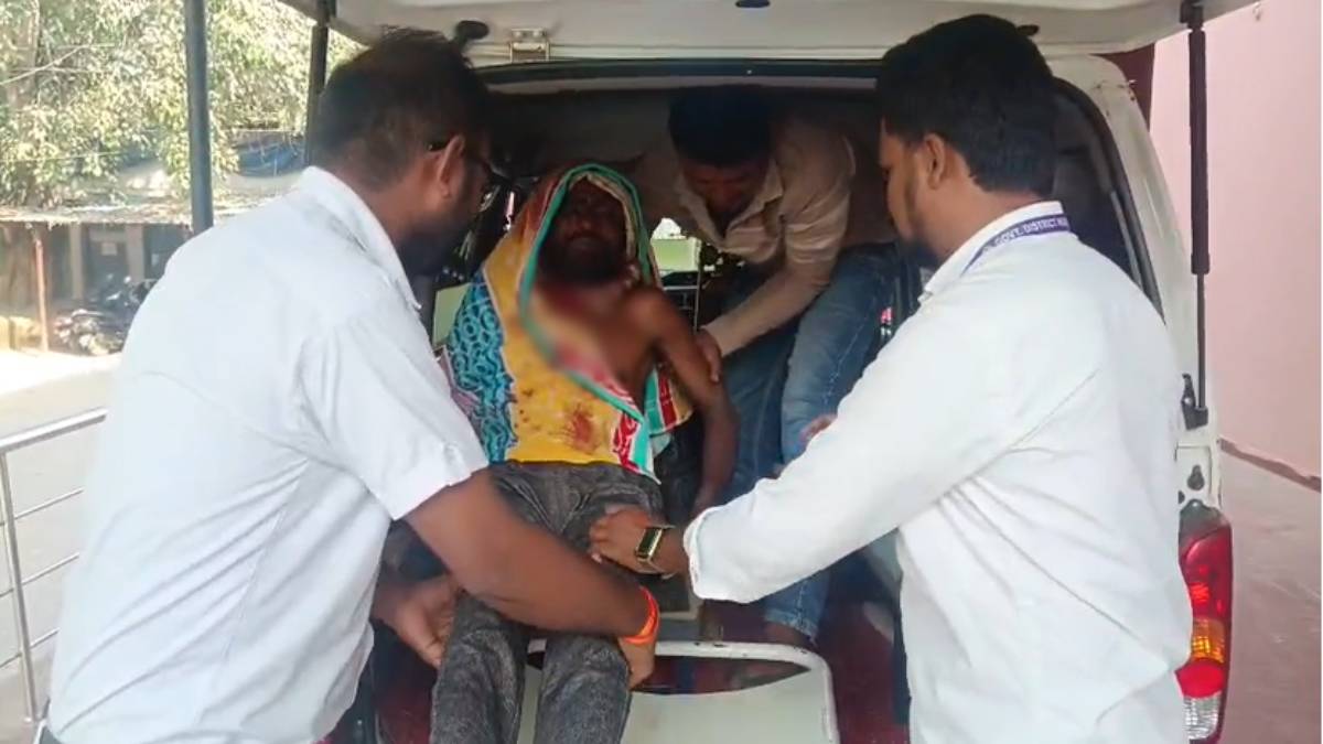 CG Crime News: पत्नी ने बेटी के साथ मिलकर पति पर हंसिया से किया जानलेवा हमला, हालत गंभीर