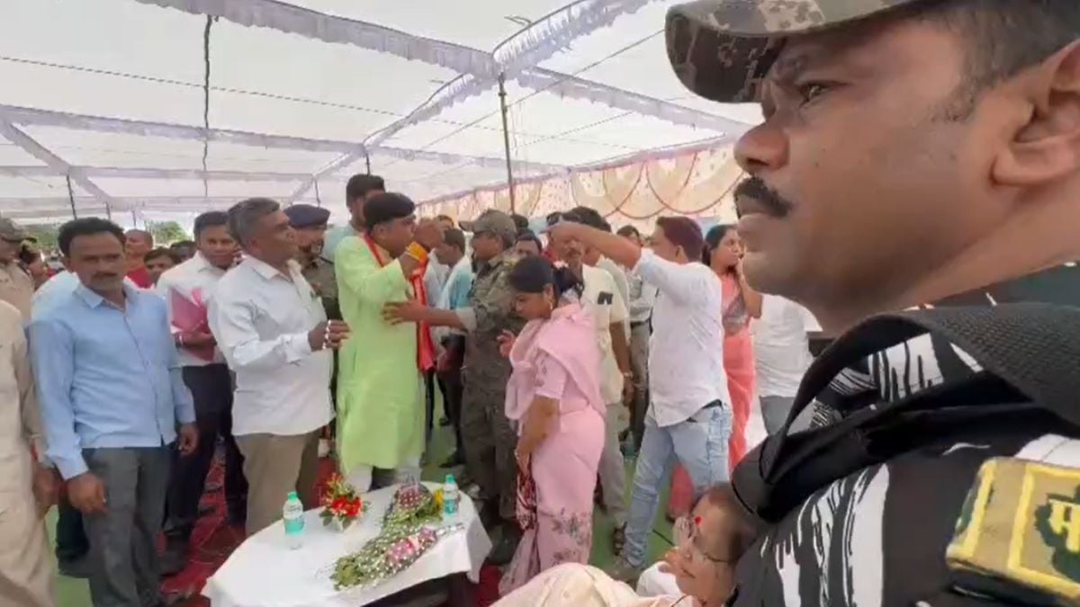 जन संवाद कार्यक्रमः विधायक और अधिकारियों के सामने भिड़े भाजपा-कांग्रेस कार्यकर्ता, पुलिस को करना पड़ा बीच-बचाव, वीडियो वायरल