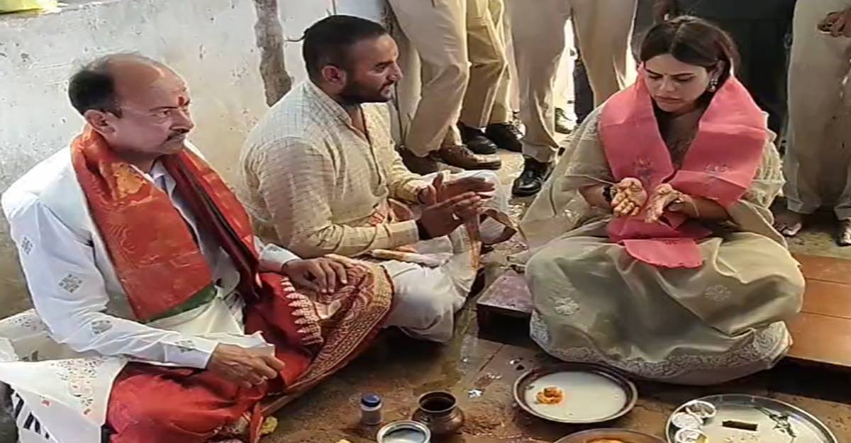 सर्वपितृ अमावस्या पर रामघाट पहुंचीं सुप्रीम कोर्ट की वकील नाजिया इलाही खानः पूर्वजों के साथ बेजुबान जानवरों का किया तर्पण, CJP को बताया ‘तिलचिट्टा’