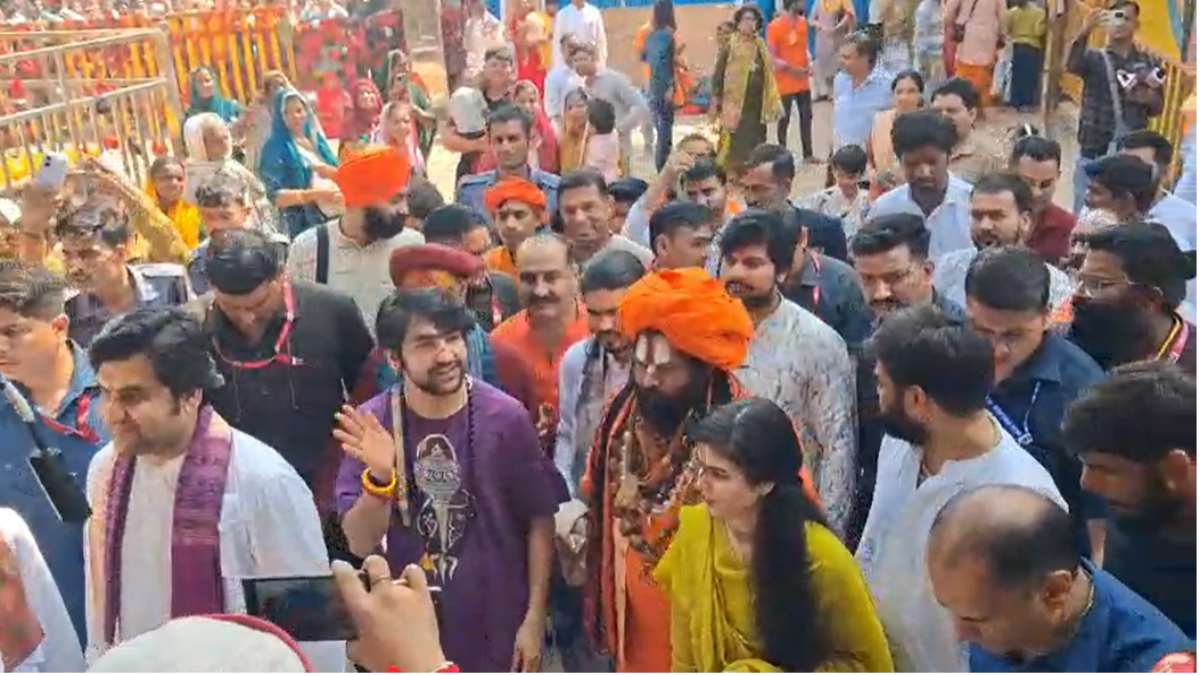 बागेश्वर धाम से ‘सनातन हिंदू एकता रथ यात्रा 3.0’ का भव्य आगाजः 5 जिलों में 500 किमी का सफर तय करेंगे धीरेंद्र कृष्ण शास्त्री, कई दिग्गज संत पहुंचे