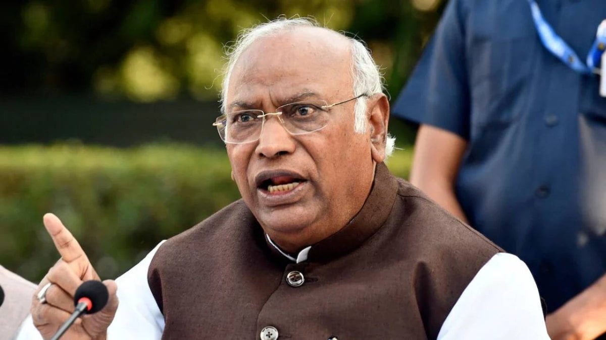 ‘देश में अघोषित आपातकाल जैसे हालात’, कांग्रेस अध्यक्ष खड़गे ने कहा- CJI से हाथ जोड़कर अनुरोध करेंगे