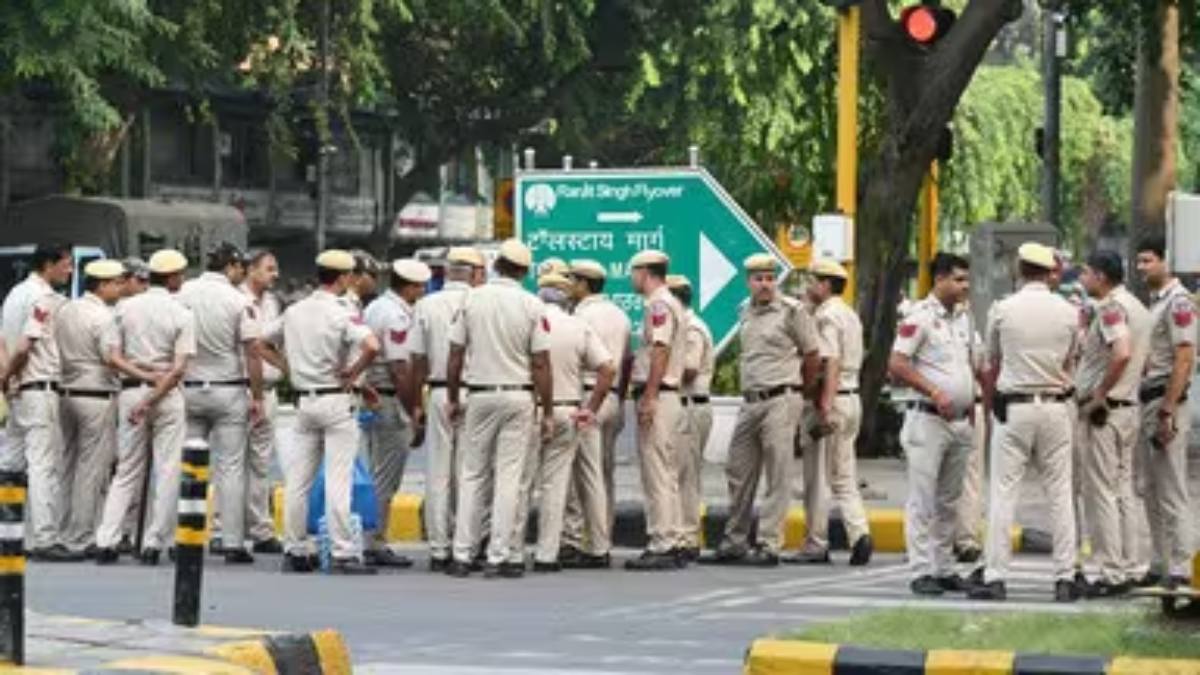 दिल्ली पुलिस पर यौन उत्पीड़न का आरोप लगाने वाले 3 पत्रकारों पर हुआ FIR दर्ज, कनॉट प्लेस के ACP विवेक भगत ने कराया