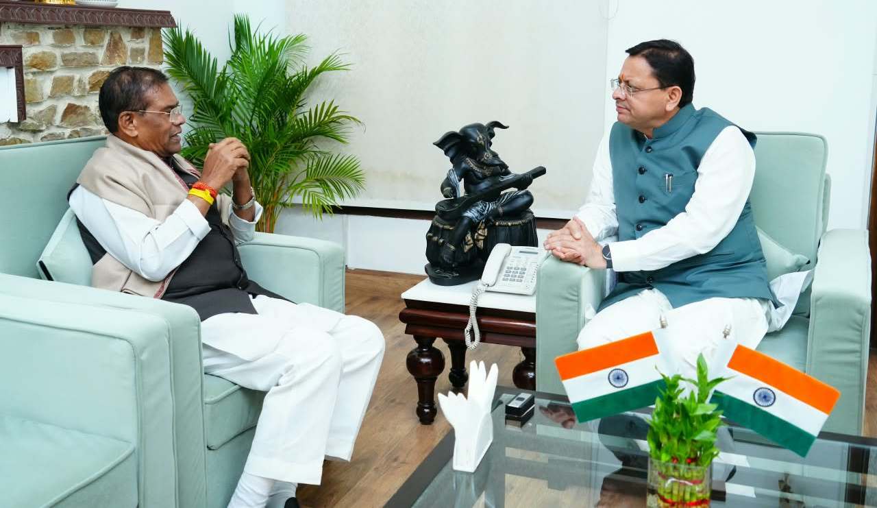 वंचित वर्गों तक विकास योजनाएं पहुंचाने पर धामी-कुलस्ते में मंथन, शिक्षा-रोजगार पर भी हुई बात