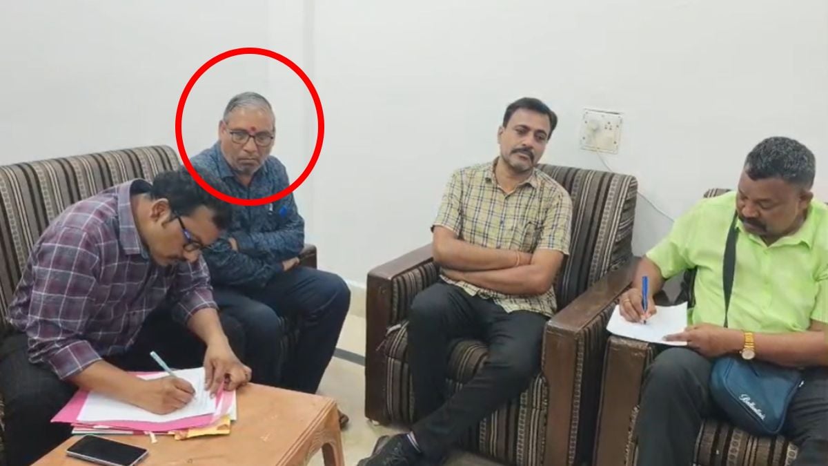 लोकायुक्त की बड़ी कार्रवाईः जल संसाधन विभाग का ‘बड़ा बाबू’ रिश्वत लेते रंगे हाथों गिरफ्तार, बीमा क्लेम के एवज में मांग रहा था घूस