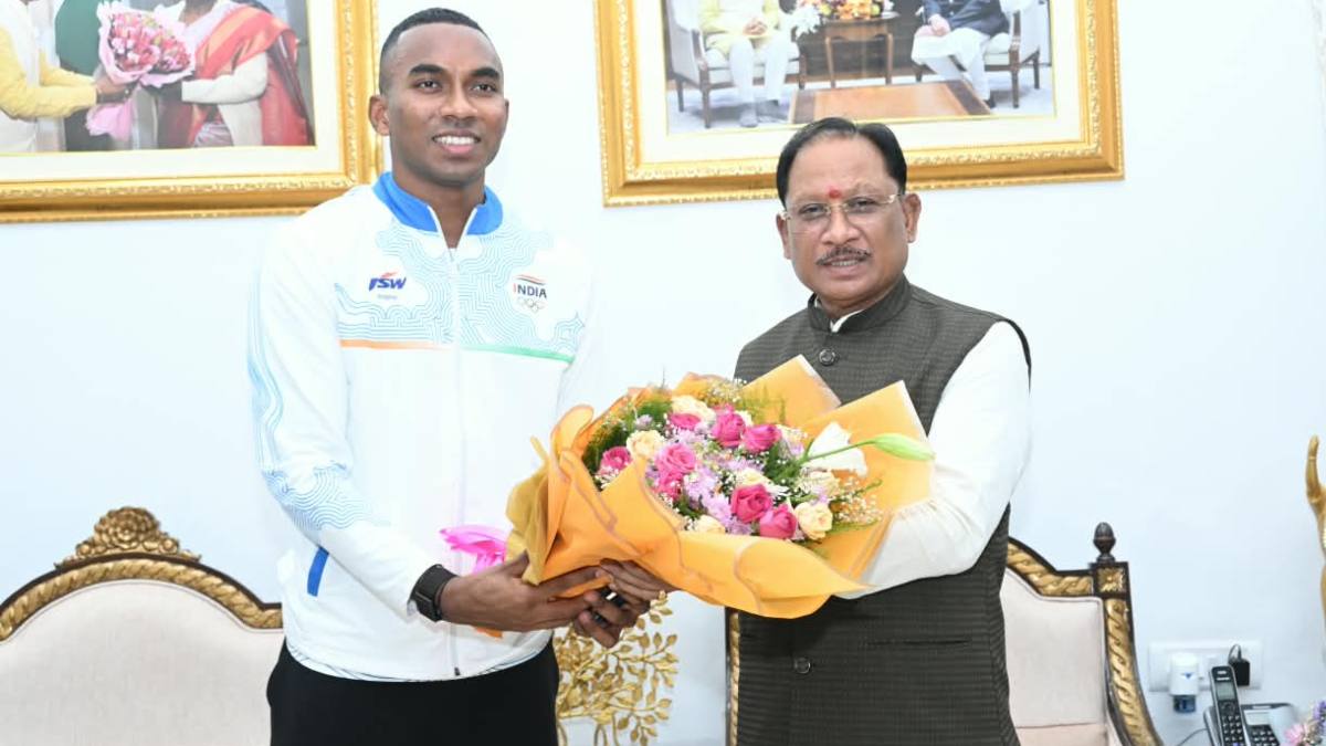 एशियन गेम्स के कांस्य पदक विजेता अनिमेष कुजूर ने CM साय से की मुलाकात, मुख्यमंत्री बोले- उनकी सफलता से छत्तीसगढ़ की खेल प्रतिभाओं को मिलेगी नई ऊर्जा
