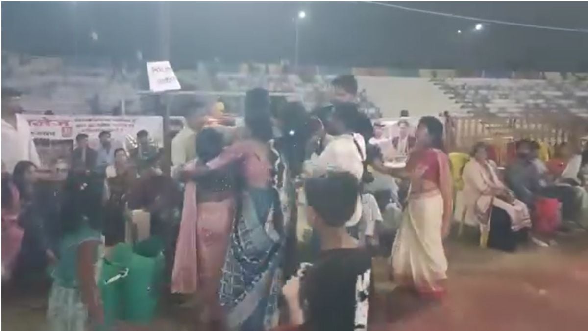 स्टेडियम में डांडिया के दौरान युवती को लगा करंटः बेहोश होकर गिरी, मची अफरा-तफरी, सुरक्षा व्यवस्था पर उठे सवाल