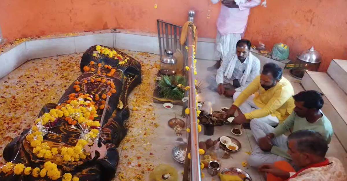 जहां राक्षस नहीं, ‘देवता’ के रूप में पूजे जाते हैं रावणः इस अनोखे गांव में नहीं होता पुतला दहन, हर शुभ कार्य से पहले मिलता है न्योता
