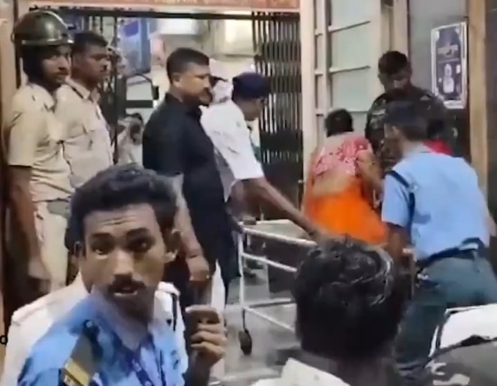 कोलकाता में पंडाल हादसे में आंकड़ा बढ़ा, 20 से अधिक की मौत, 50 घायल; सरकार ने जारी की हेल्पलाइन
