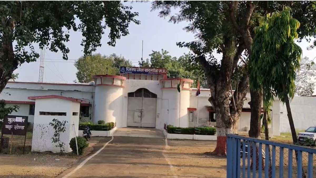 बड़ी खबरः जेल में बाथरूम की दीवार कूदकर भागा कैदी, पॉक्सो एक्ट में उम्रकैद की सुनाई थी सजा