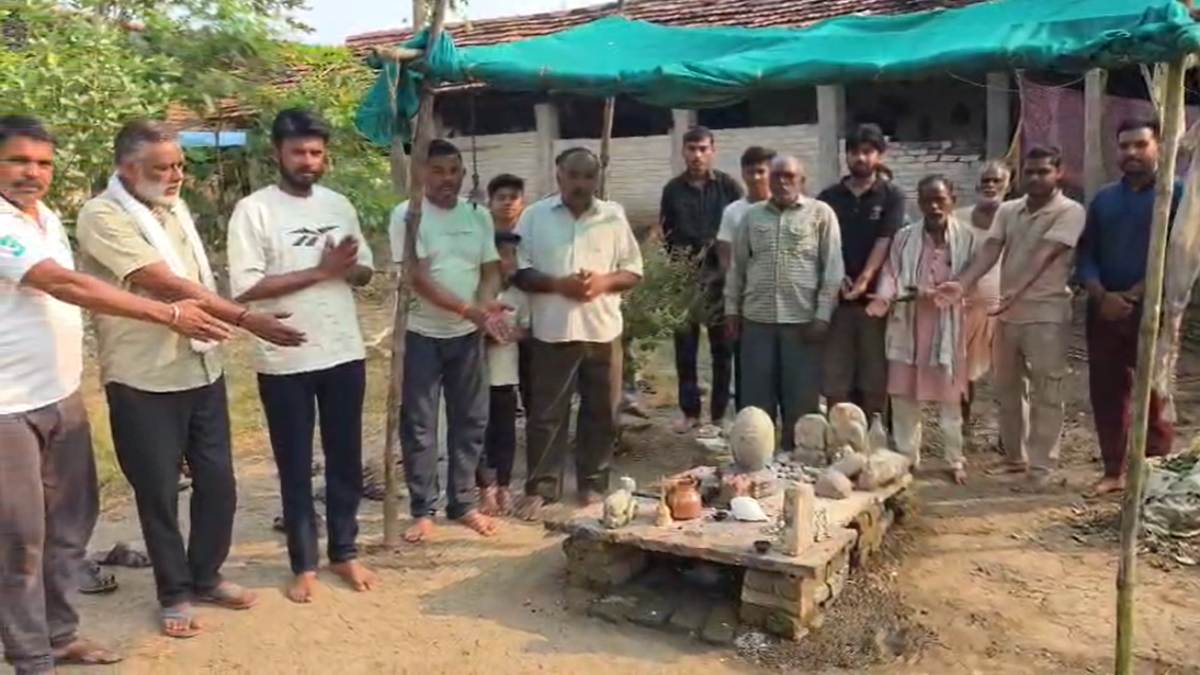 ‘करोड़पति शिवलिंग’ खुले आसमान के नीचेः 18 एकड़ जमीन और ट्रस्टियों की मनमानी पर ग्रामीणों का फूटा गुस्सा