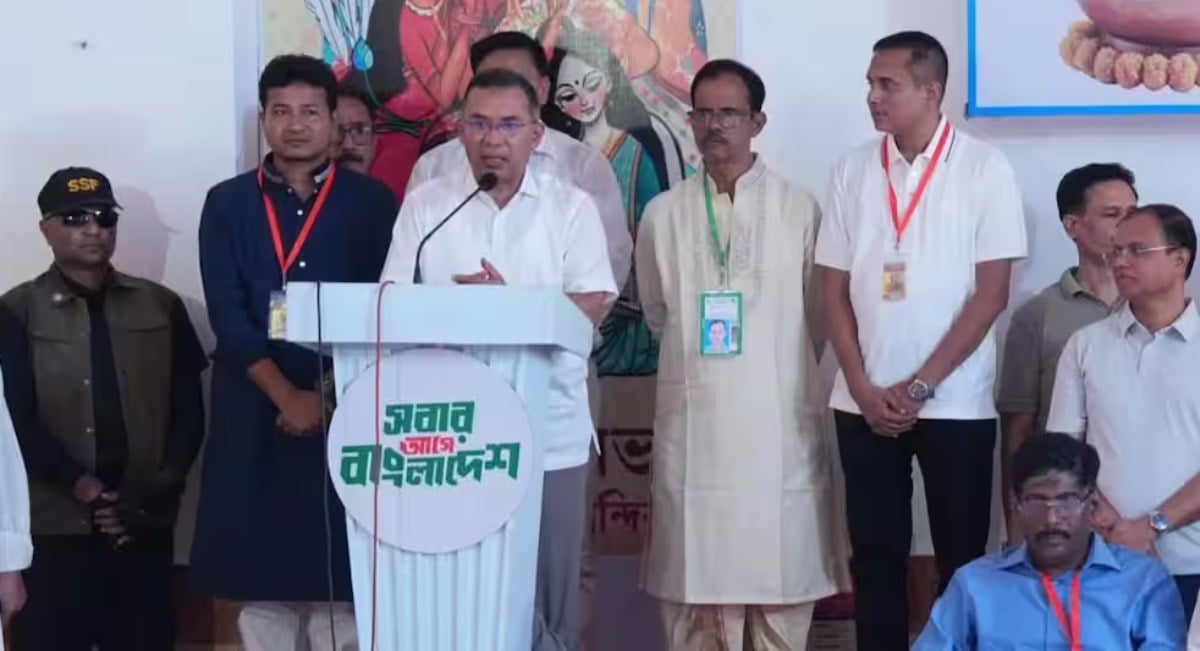 शारदीय दुर्गोत्सव में PM तारिक रहमान रंगपुर के राधा गोविंद पूजा पंडाल का दौरा किया, 10 लाख का दिया दान