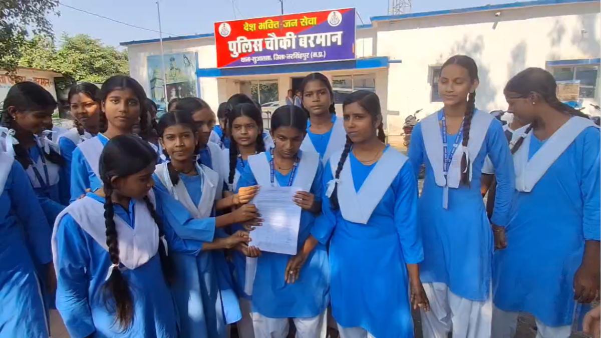 स्कूल में प्रिंसिपल की प्रताड़ना से छात्रों का फूटा गुस्साः टॉयलेट साफ कराने और गिट्टी पर घुटने टिकवाने के गंभीर आरोप, पुलिस में शिकायत