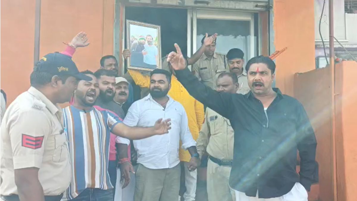 CM डॉ. मोहन के दौरे से पहले सियासी बवाल: काले झंडे दिखाने निकले कांग्रेस कार्यकर्ता डिटेन, पुलिस अलर्ट पर