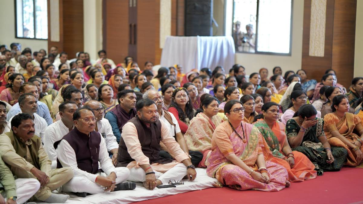 स्मृति ईरानी ने CM साय के साथ सुनी ‘मन की बात’, PM मोदी ने नारीशक्ति और वोकल फॉर लोकल पर कही बड़ी बात