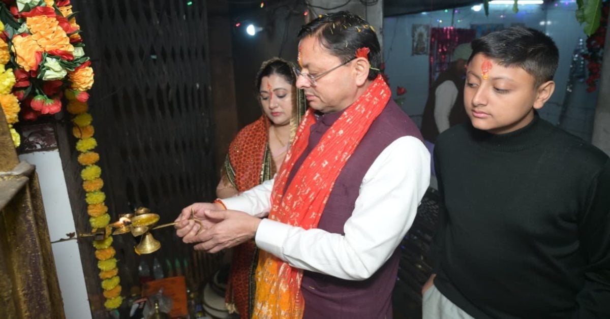 अपने गांव, अपने लोग और देवता का आशीर्वाद… हड़खोला पहुंचे मुख्यमंत्री पुष्कर सिंह धामी