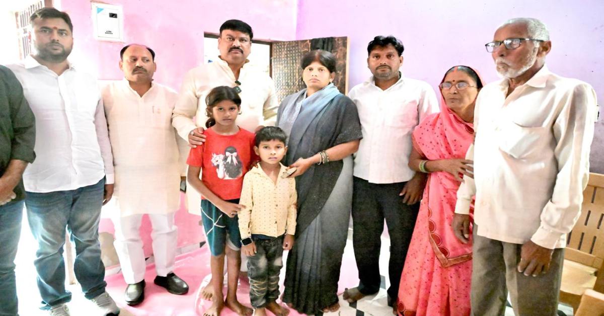 ‘तस्वीरें दिखाना विकास नहीं’… मीरा मांझी के परिवार की बदहाली पर सपा का सरकार पर हमला