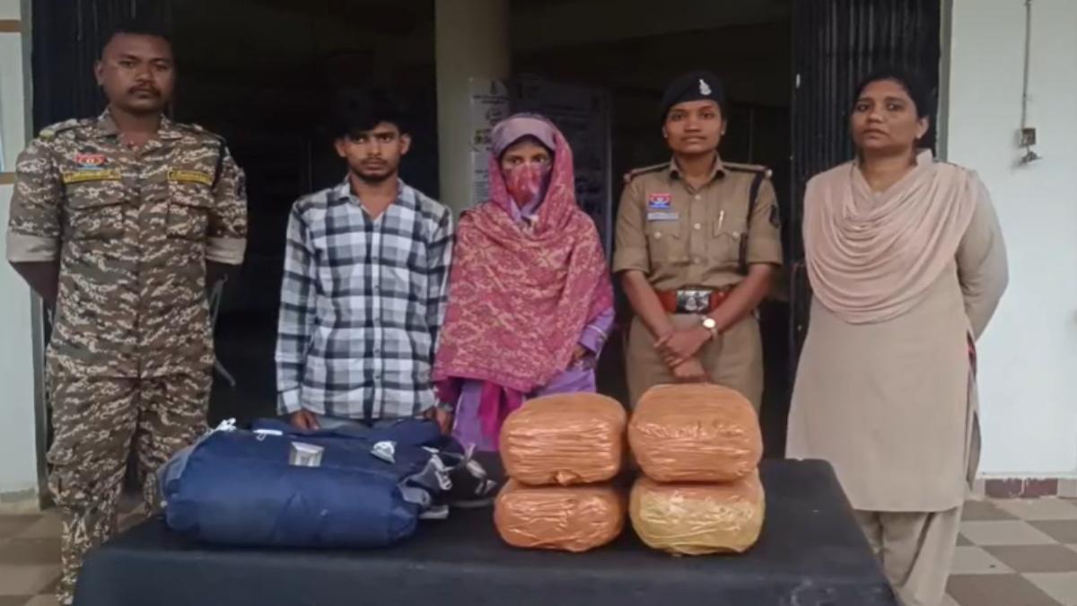ओडिशा से मथुरा जा रहा था गांजा, छत्तीसगढ़ में मादक पदार्थ के साथ पति-पत्नी गिरफ्तार