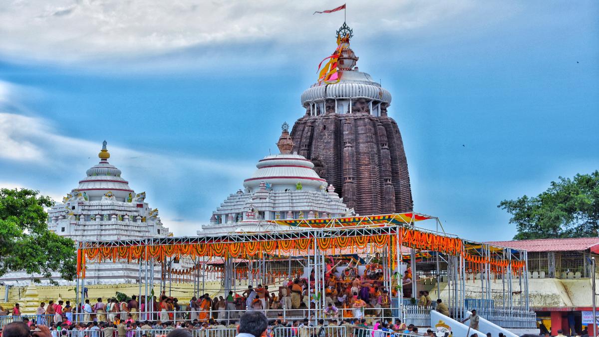 जगन्नाथ मंदिर में दर्शन के लिए कतार में खड़े श्रद्धालु की मौत, हार्ट अटैक की आशंका