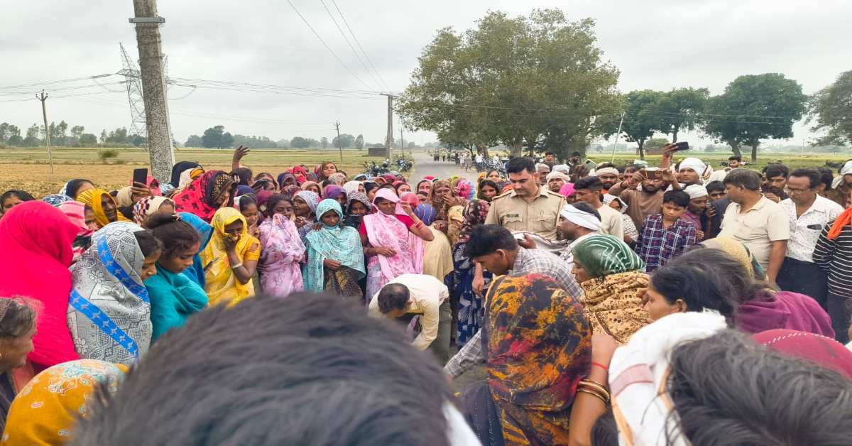 बाइक के उड़े परखच्चे, सड़क पर बिखरी जिंदगी, एक युवक की मौत