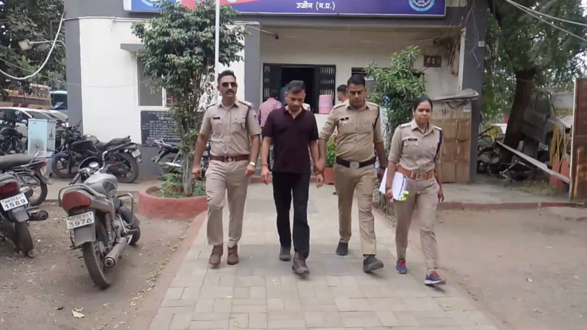 युवती से गैंगरेप का मुख्य आरोपी गिरफ्तारः कोर्ट ने 5 नवंबर तक पुलिस रिमांड पर भेजा, दूसरे आरोपी की तलाश जारी, कार का लोकेशन बता रहा गुजरात