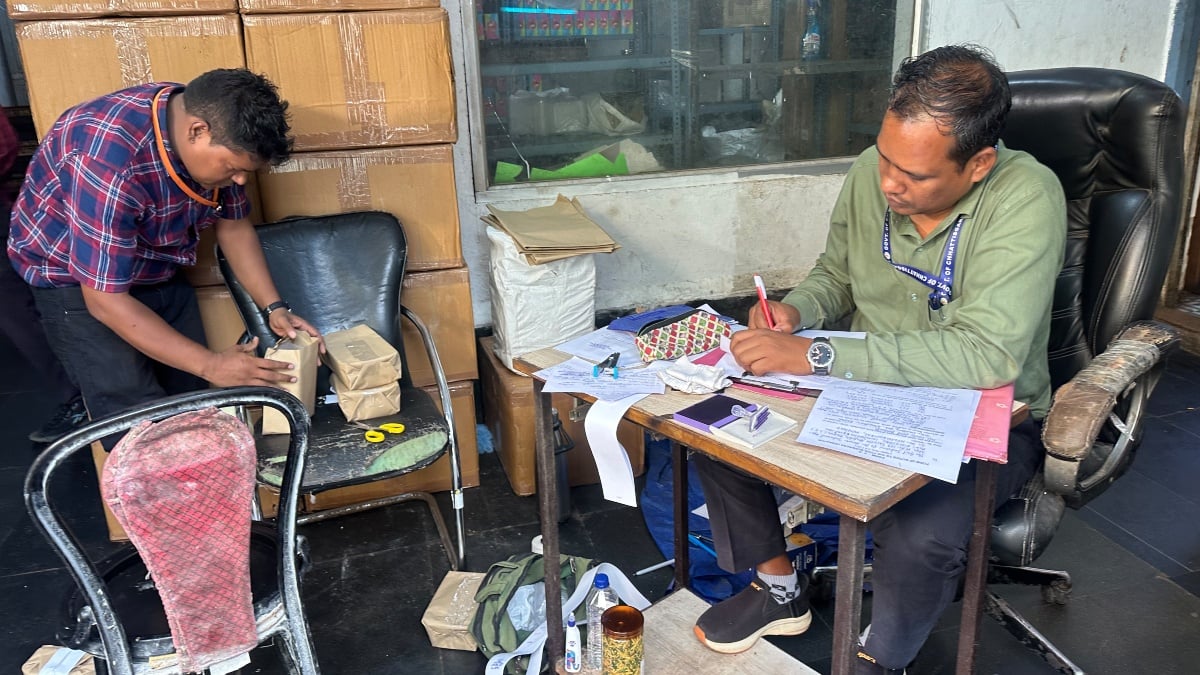 खाद्य विभाग की बड़ी कार्रवाई : कई मिठाई और बेकरी प्रतिष्ठानों में मारा छापा, 80 किलो ब्रेड और 8 बोरी मैदा जब्त