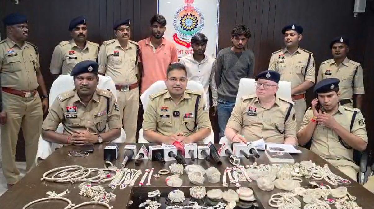 पुलिस ने 48 घंटे में सुलझाई सराफा व्यापारी से लूट की गुत्थी, 3 आरोपियों को दबोचा, 11.9 किलो चांदी बरामद