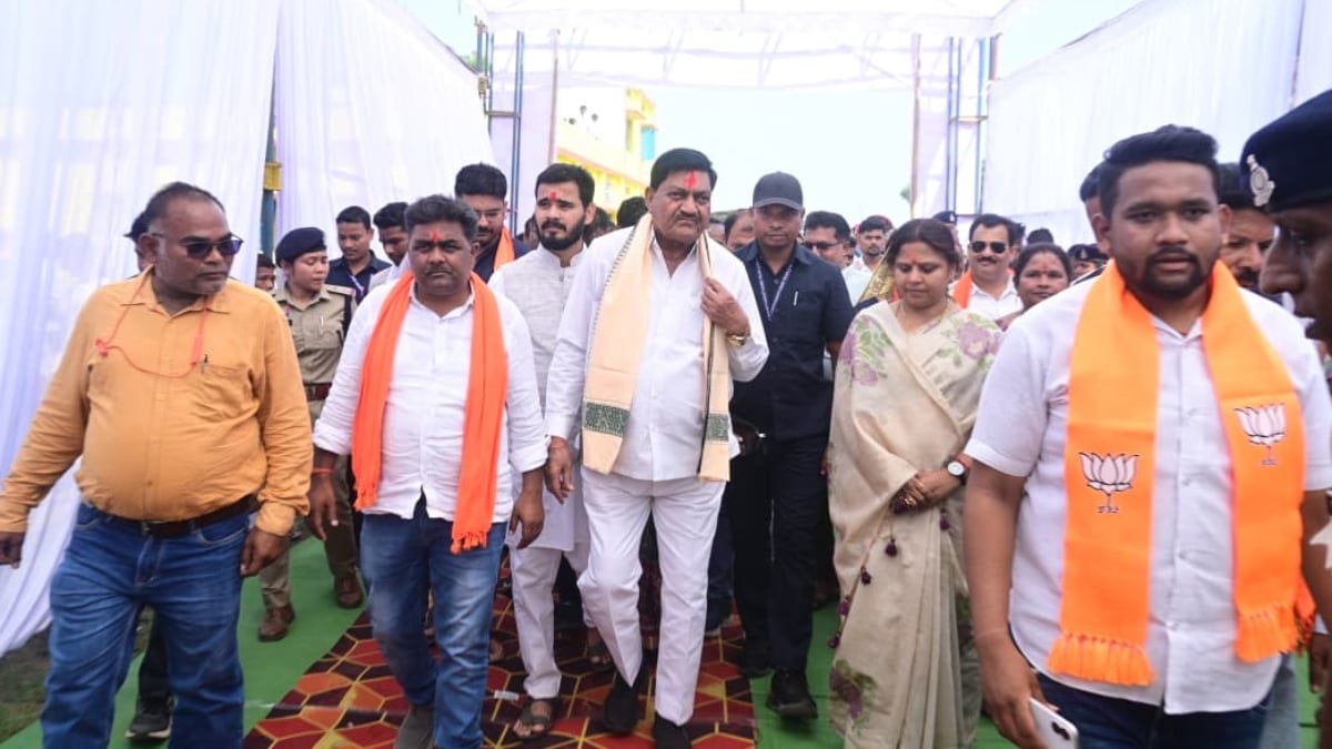 सेवा सेतु शिविर : मंत्री के सामने पूर्व BJP विधायक ने खोली सरकारी सिस्टम की पोल, बोले- अफसर ही नदारद तो जनता की सेवा कैसे होगी?