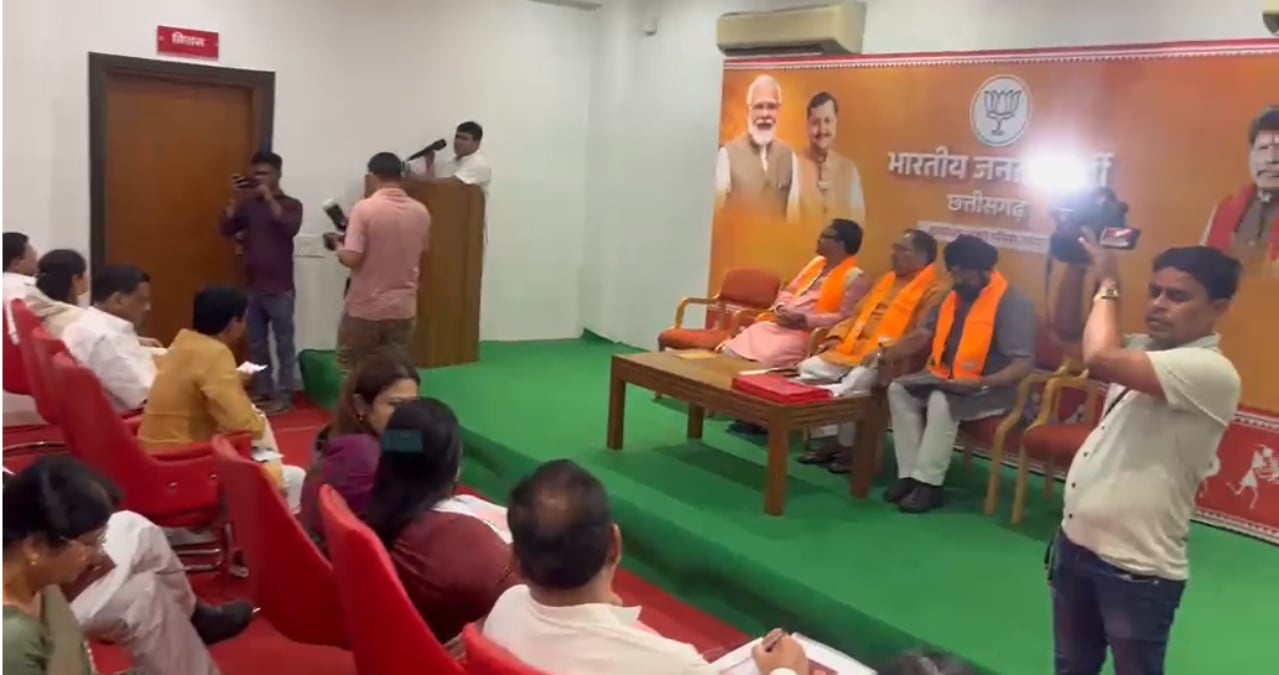 निकाय चुनाव की तैयारी तेज : भाजपा की बैठक में बनी जीत की रणनीति, सांसद संतोष पांडेय ने कहा – सभी 17 निकायों में जीतेंगे