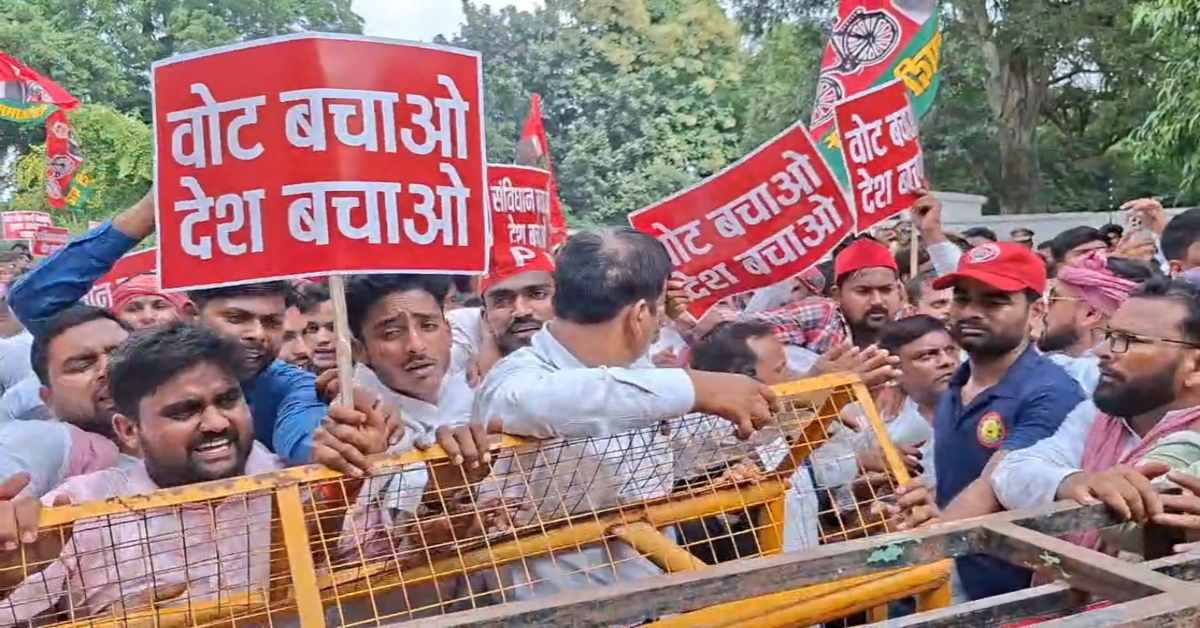 वोट बचाओ, देश बचाओ… सपा का हल्लाबोल, CEC ज्ञानेश कुमार का फूंका पुतला, अवधेश प्रसाद बोले- ‘वोटों की हो रही चोरी’
