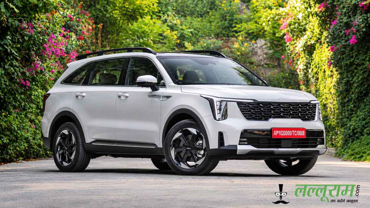 लॉन्च होते ही छा गई किआ की नई SUV, पहले ही महीने में बना डाला बिक्री का शानदार रिकॉर्ड