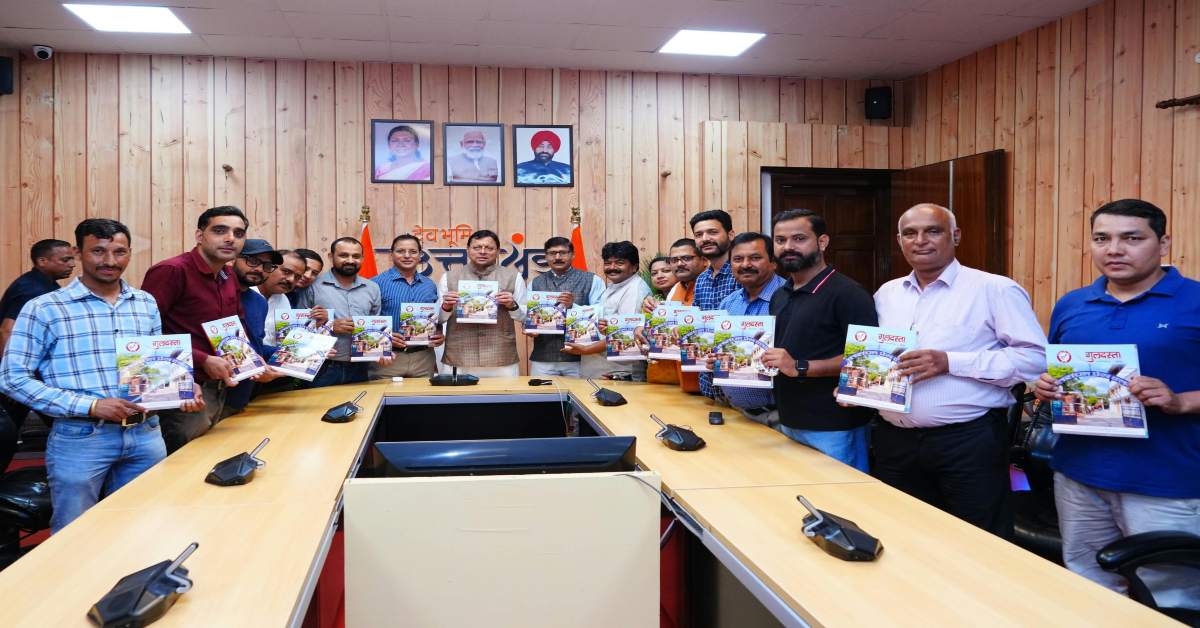 पत्रकारिता, जनसरोकार और उत्तराखंड का विकास—‘गुलदस्ता’ के विमोचन पर धामी का संदेश