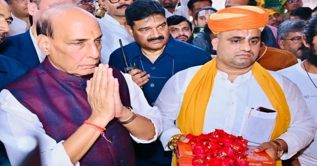 अयोध्या पहुंचे राजनाथ सिंह, बोले- योगी फिर बने CM तो स्कूलों में अनिवार्य हो वैदिक गणित
