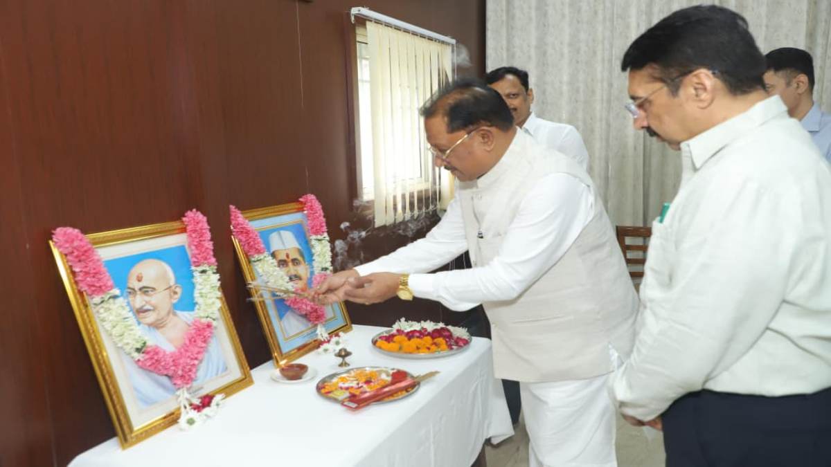 सीएम साय ने महात्मा गांधी और लाल बहादुर शास्त्री की जयंती पर किया नमन, कहा – सत्य, अहिंसा और सादगी के आदर्श हमें राष्ट्रसेवा की देते रहेंगे प्रेरणा