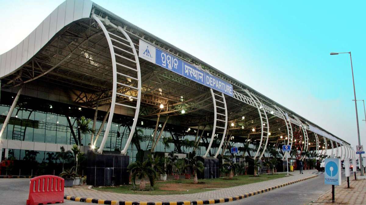 भुवनेश्वर एयरपोर्ट पर 2 करोड़ की विदेशी गांजा (मैरिजुआना) जब्त, बैंकॉक से आए इंडिगो फ्लाइट के 3 यात्री हिरासत में