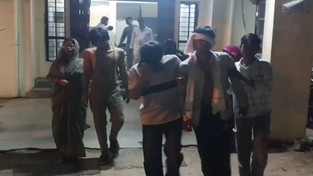 AI से युवती के आपत्तिजनक फोटो वायरल करने पर भिड़े परिजनः चप्पलों और बेल्टों से पिटाई का वीडियो सोशल वायरल, थाने पहुंचे पीड़ित