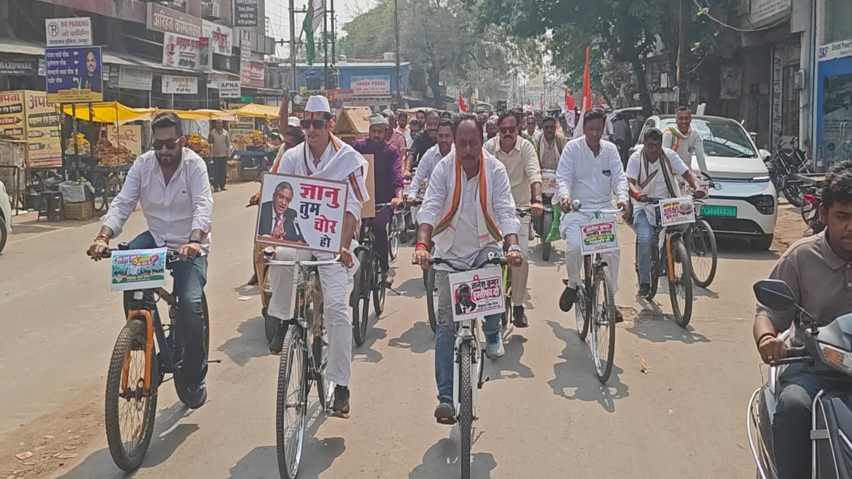 कांग्रेस ने निकाली साइकिल-बाइक रैली, मुख्य चुनाव आयुक्त से मांगा इस्तीफा, ‘वोट चोर गद्दी छोड़’ के लगाए नारे