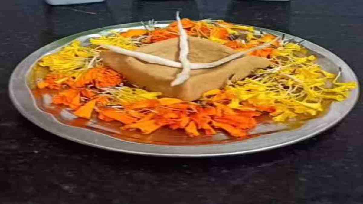 पितृ पक्ष में क्यों जलाया जाता है आटे का चौमुखी दीपक? जानिए परंपरा….