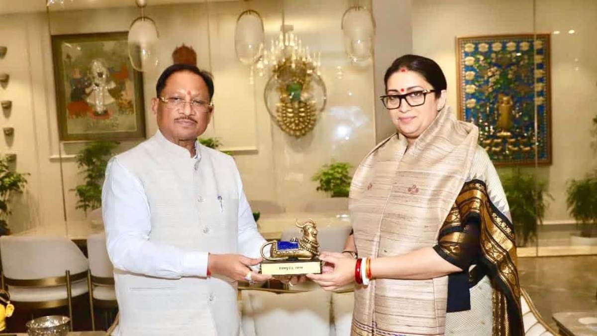 CM साय ने नवनियुक्त प्रदेश प्रभारी स्मृति ईरानी से की मुलाकात, छत्तीसगढ़ के विकास और संगठन पर हुई चर्चा