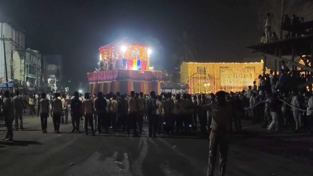 बस्तर दशहरा पर रेल संकट की मार : कोरापुट तक ही चल रही ट्रेनें, पर्यटन कारोबार को बड़ा झटका, कारोबारी परेशान
