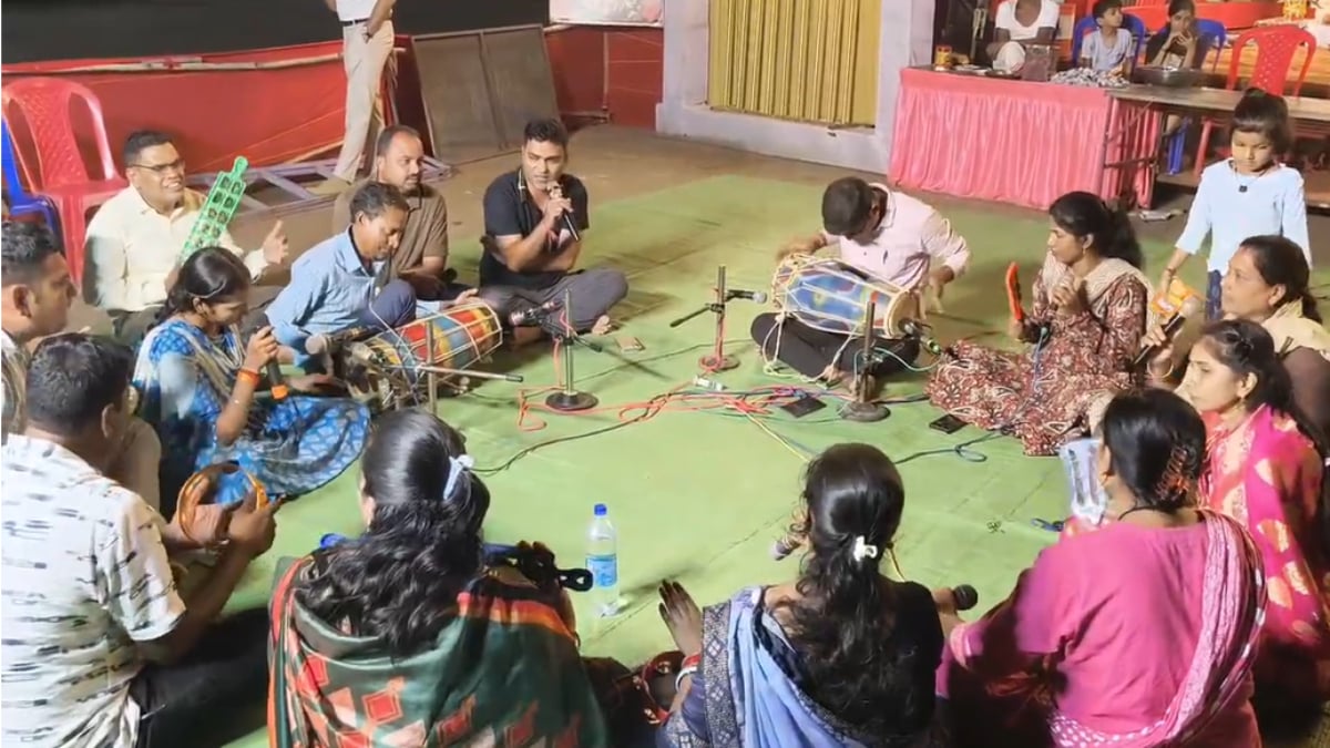 ड्यूटी के साथ माता की भक्ति! पेट्रोलिंग के दौरान दुर्गा पंडाल पहुंचे SDOP और थाना प्रभारी, माता के जसगीत गाकर बांधा समां, देखें VIDEO…