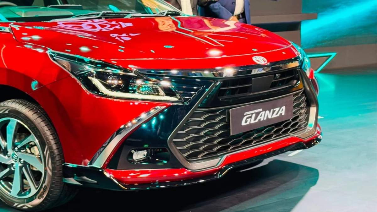 Toyota Glanza Facelift Launched: टोयोटा ने फेस्टिव सीजन में उतारी नई ग्लैंजा, ADAS सेफ्टी और वेंटिलेटेड सीट्स के साथ बेहतर माइलेज का दावा