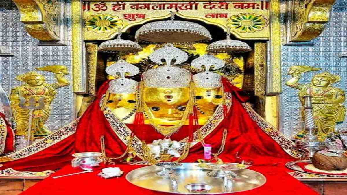 शत्रु बाधा, गुप्त शत्रुओं का भय या बार-बार काम में आ रही है रुकावट, नवरात्रि में मां बगलामुखी का ये उपाय करें….