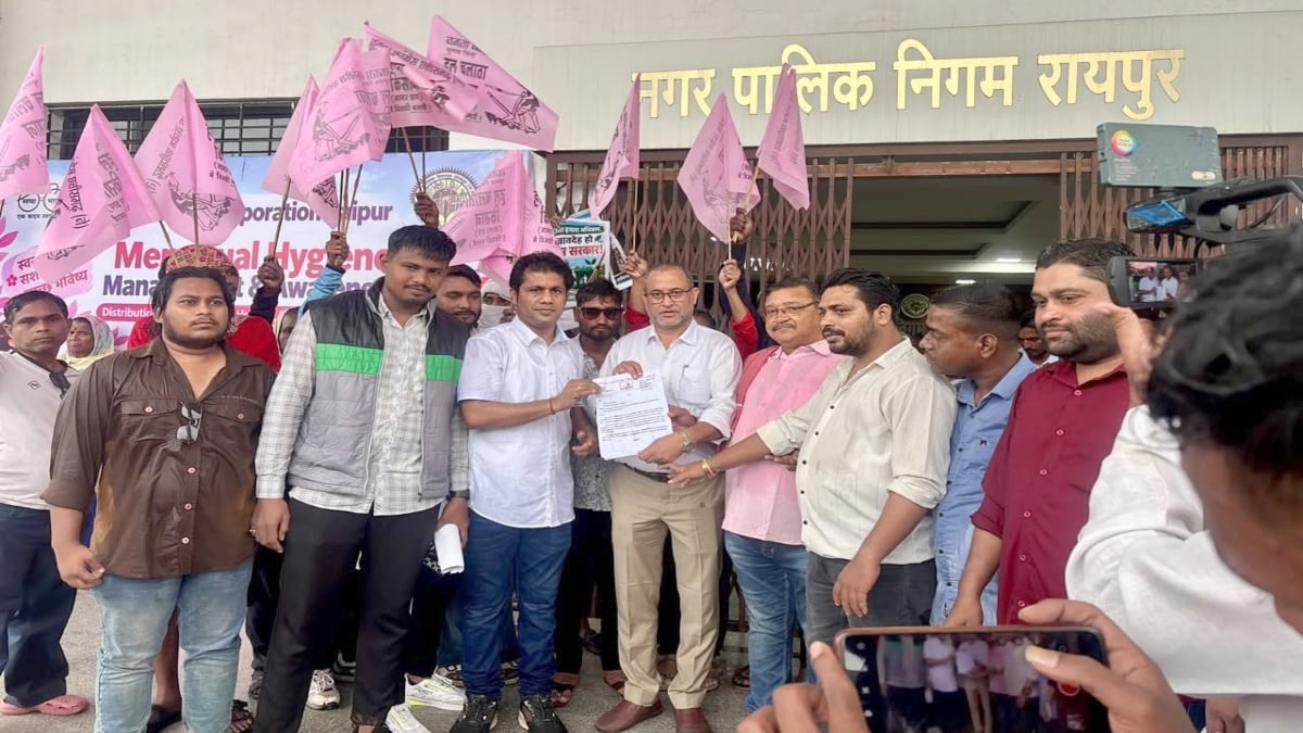राजधानी की सफाई व्यवस्था बदहाल, JCCJ ने किया नगर निगम का घेराव, नवीन अग्रवाल बोले – कैसे साकार होगा स्वच्छ रायपुर का सपना ?