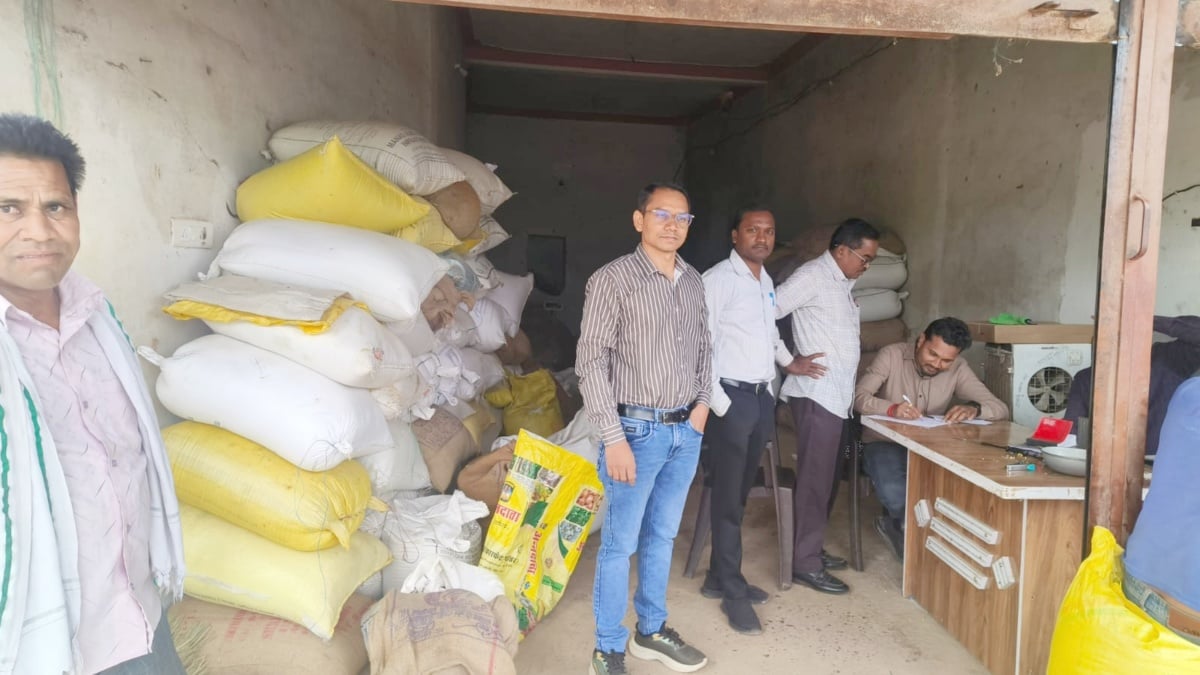 धान के अवैध कारोबार पर प्रशासन सख्त : खरीदी शुरू होने से पहले टीम ने 5 स्थानों पर मारा छापा, 86.40 क्विंटल धान जब्त