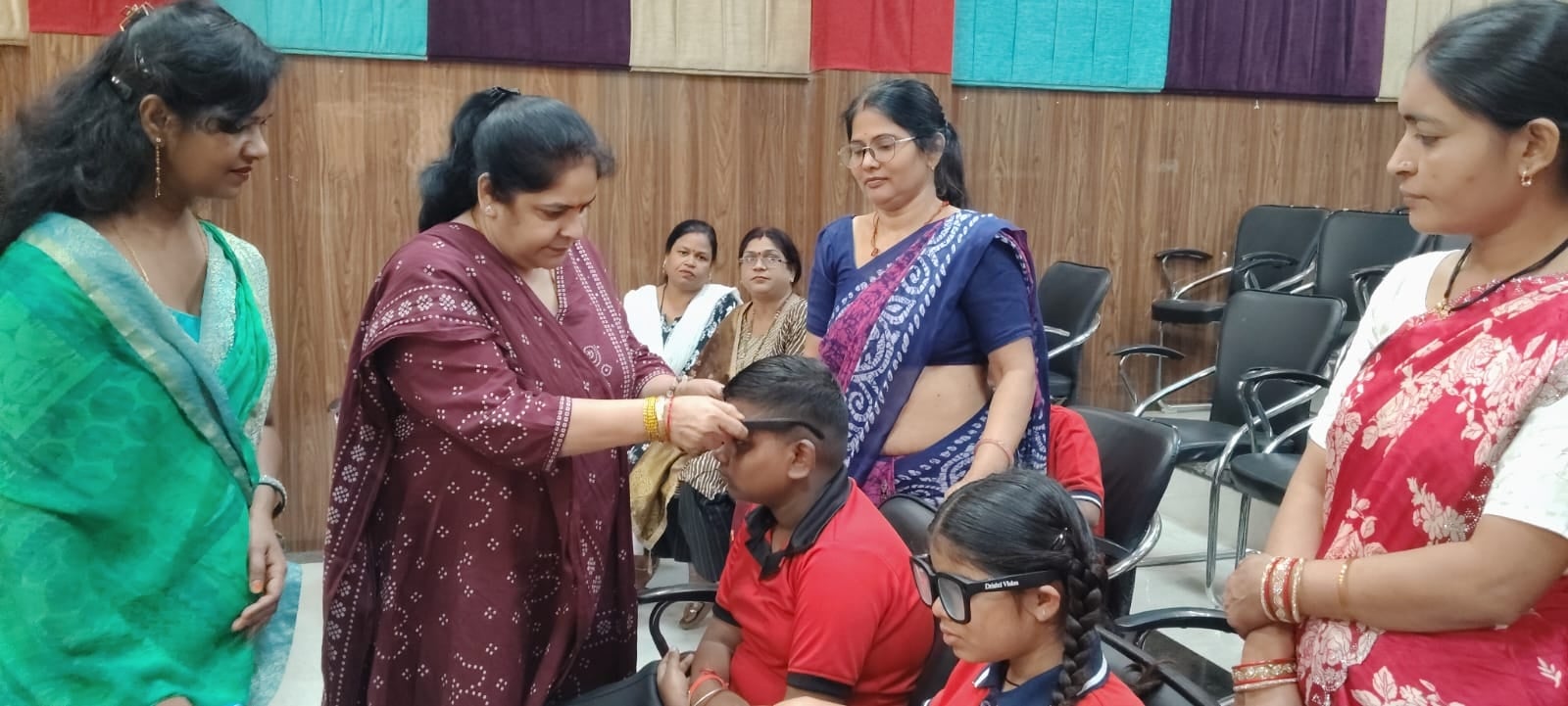 अब AI चश्मे से नेत्रहीनों को दिखेगी दुनिया! धमतरी में दिव्यांगों के लिए बड़ी पहल