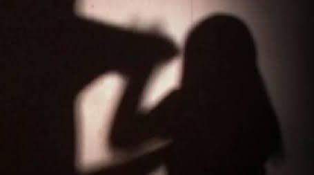 गुजरात के कच्छ में मां-बाप बने हैवान: पिता ने 14 साल की बेटी से किया दुष्कर्म, मां खींचती रही तस्वीरें
