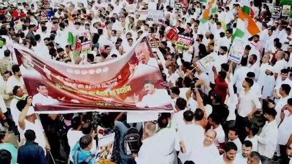 चुनाव आयोग के खिलाफ INDIA गठबंधन का बड़ा प्रदर्शन, CEC ज्ञानेश कुमार के इस्तीफे की मांग
