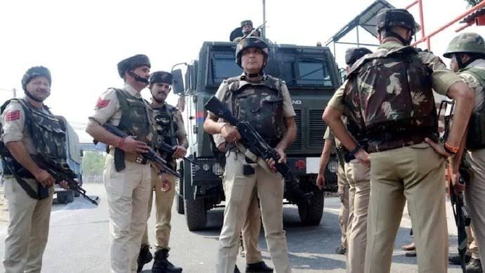 Handwara News: हंदवाड़ा में आतंकी पोस्टर मॉड्यूल का भंडाफोड़, राष्ट्रविरोधी पोस्टर लगाने के आरोप में एक गिरफ्तार